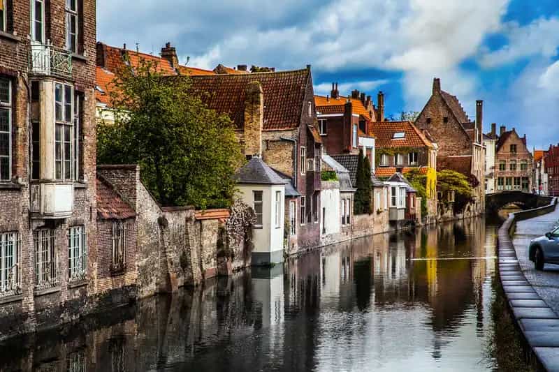 België